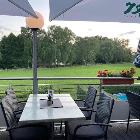 מירו Hotel Und Restaurant Zum Bunten Hirsch מראה חיצוני תמונה