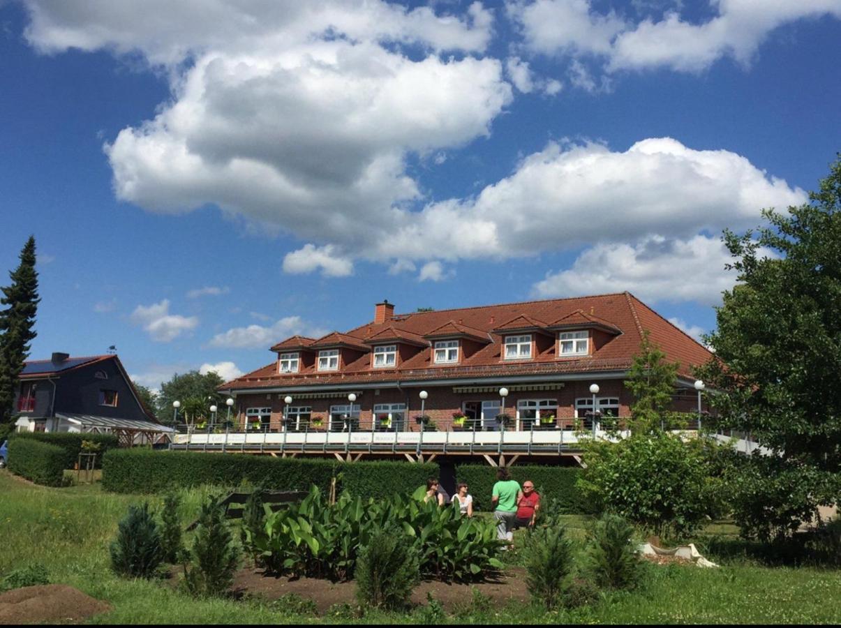 מירו Hotel Und Restaurant Zum Bunten Hirsch מראה חיצוני תמונה