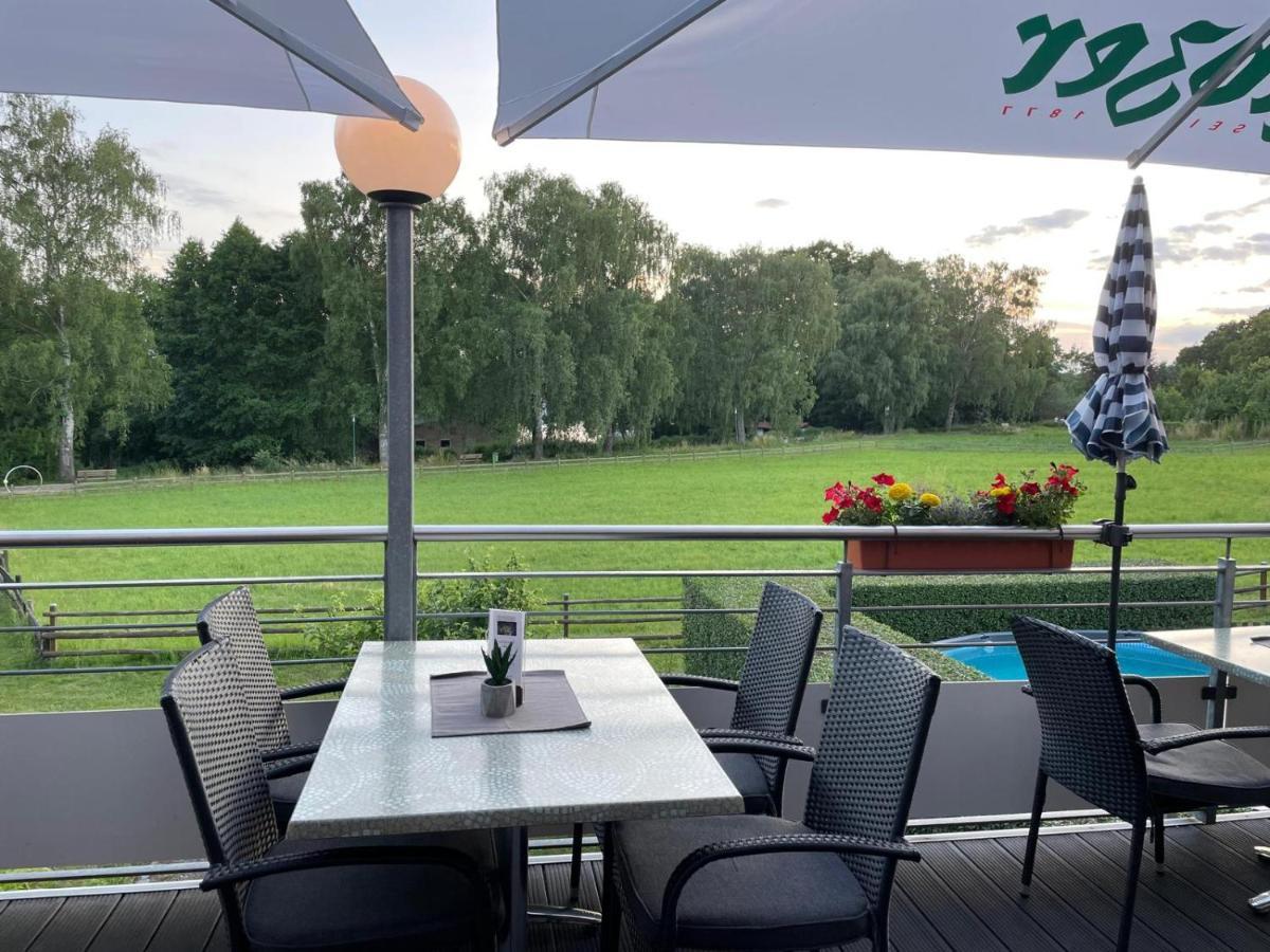 מירו Hotel Und Restaurant Zum Bunten Hirsch מראה חיצוני תמונה