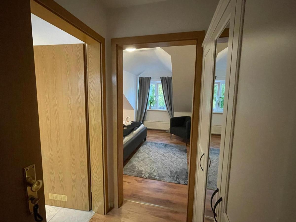 מירו Hotel Und Restaurant Zum Bunten Hirsch מראה חיצוני תמונה