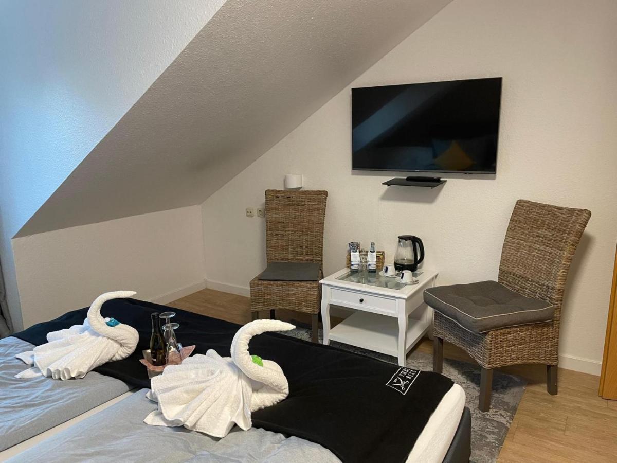 מירו Hotel Und Restaurant Zum Bunten Hirsch מראה חיצוני תמונה