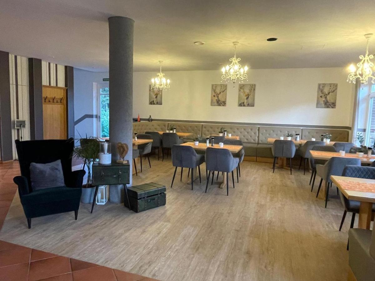 מירו Hotel Und Restaurant Zum Bunten Hirsch מראה חיצוני תמונה